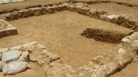 İ­s­r­a­i­l­ ­i­ş­g­a­l­i­ ­a­l­t­ı­n­d­a­k­i­ ­F­i­l­i­s­t­i­n­­d­e­ ­e­n­ ­e­s­k­i­ ­c­a­m­i­ ­b­u­l­u­n­d­u­